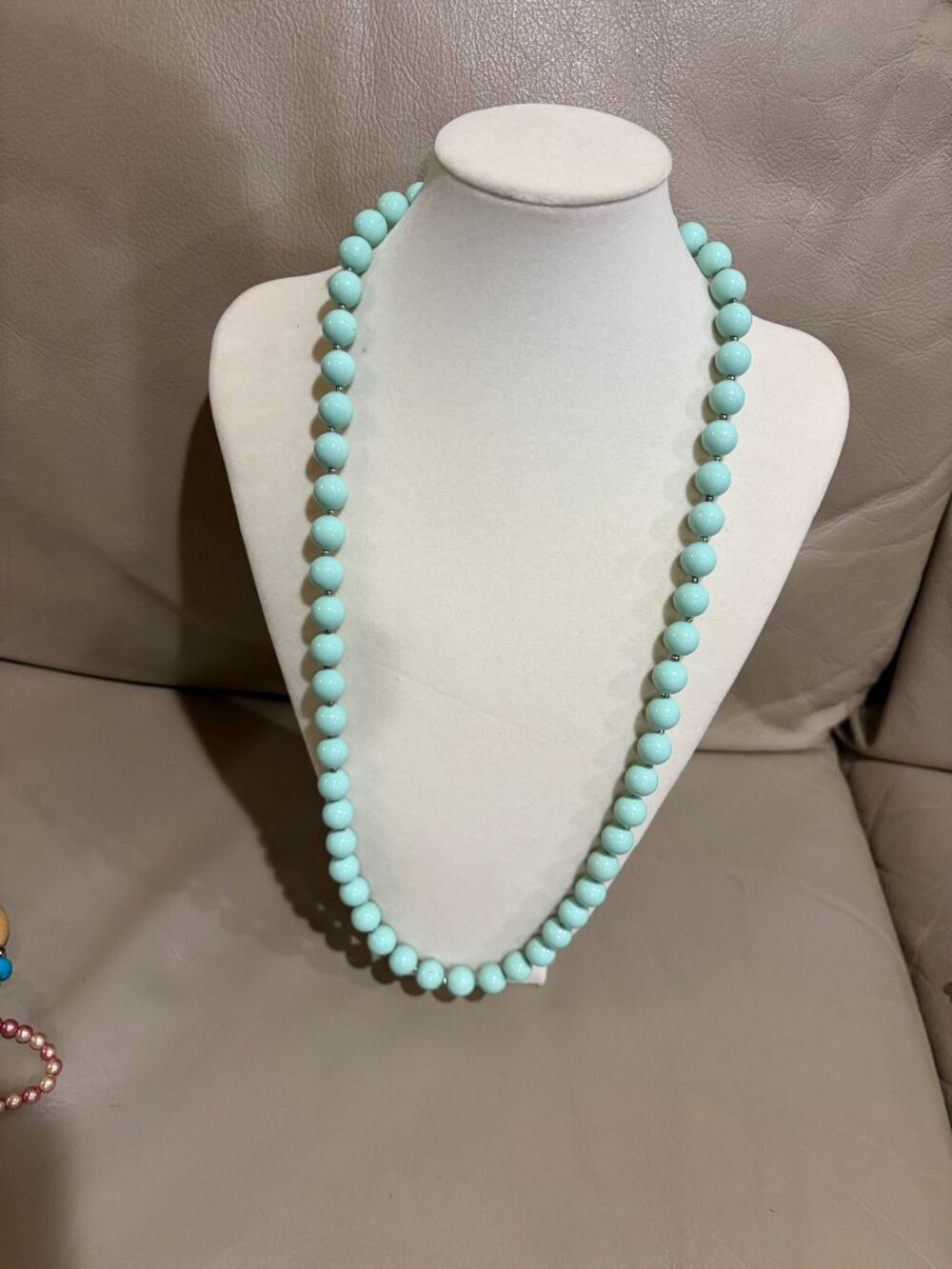 Costume/Fashion necklace (Preowned)